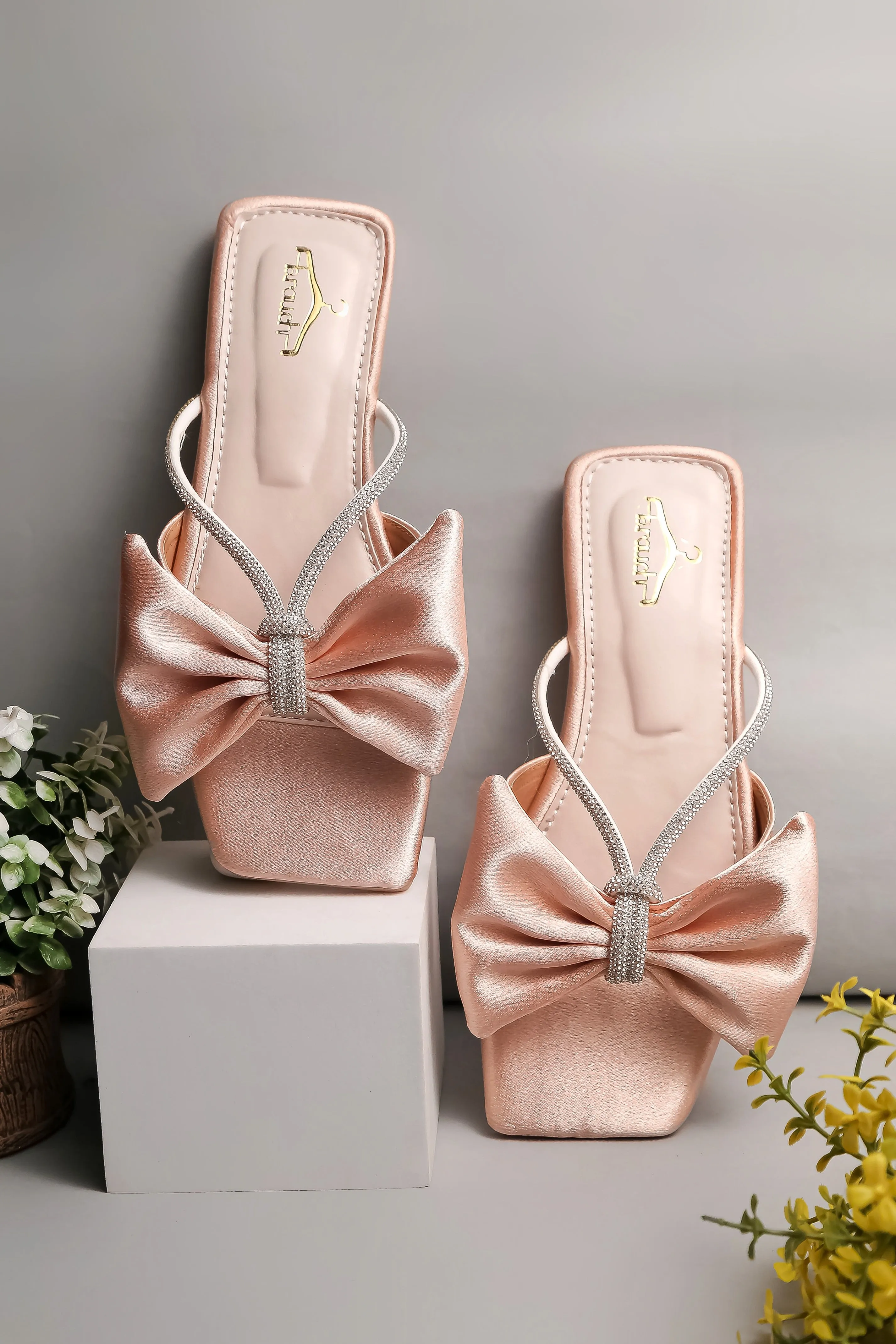Brauch Women Peach Rhinestone Bow Flats