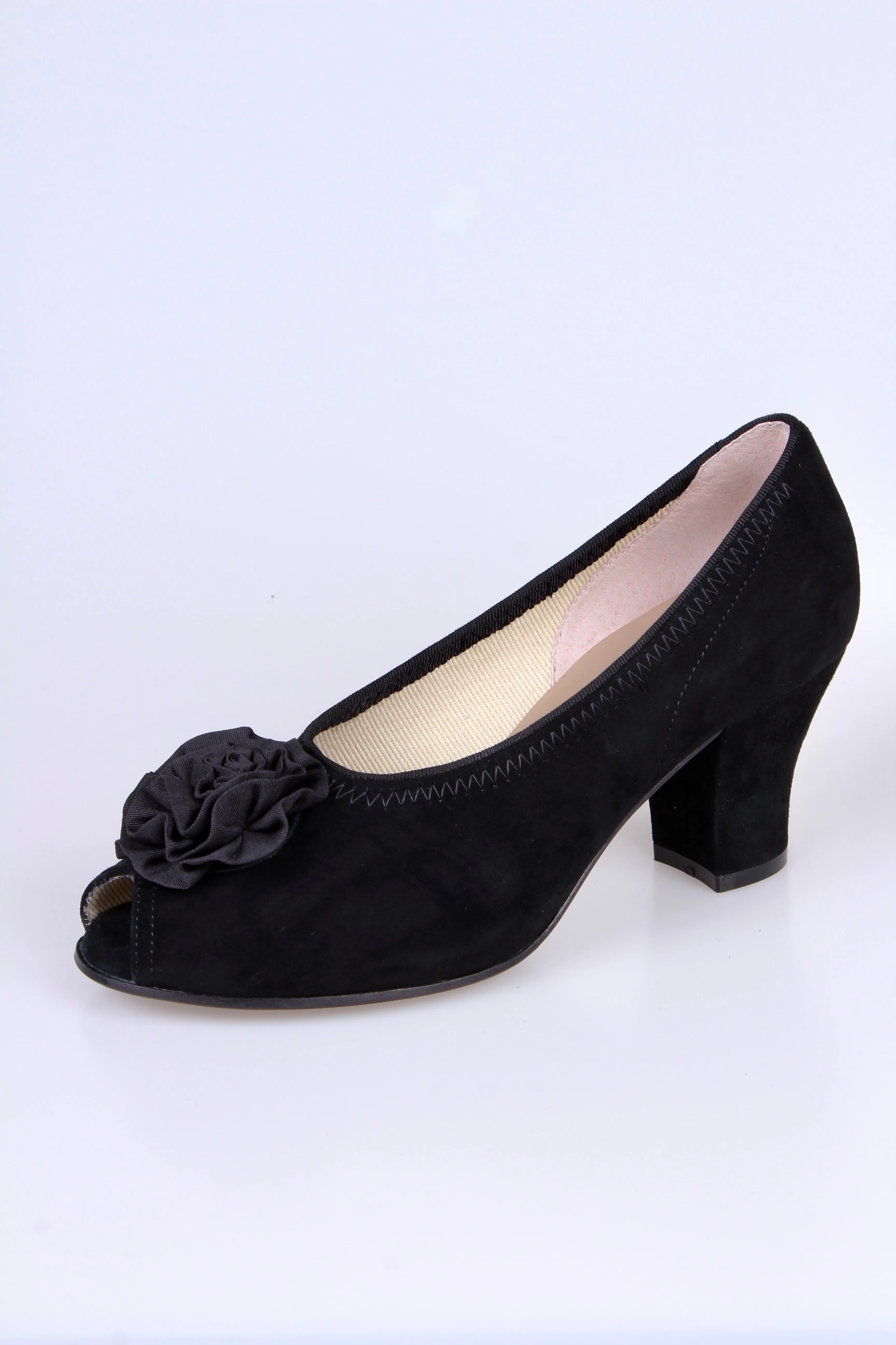 Late 1930s everyday suede pumps with rosetta, black, Jean